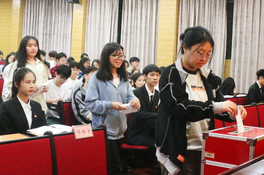谈球吧